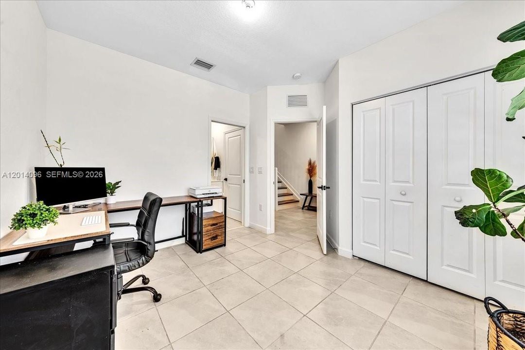 Active With Contract: $3,200 (3 beds, 3 baths, 1320 Square Feet)