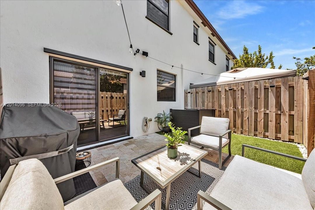 Active With Contract: $3,200 (3 beds, 3 baths, 1320 Square Feet)