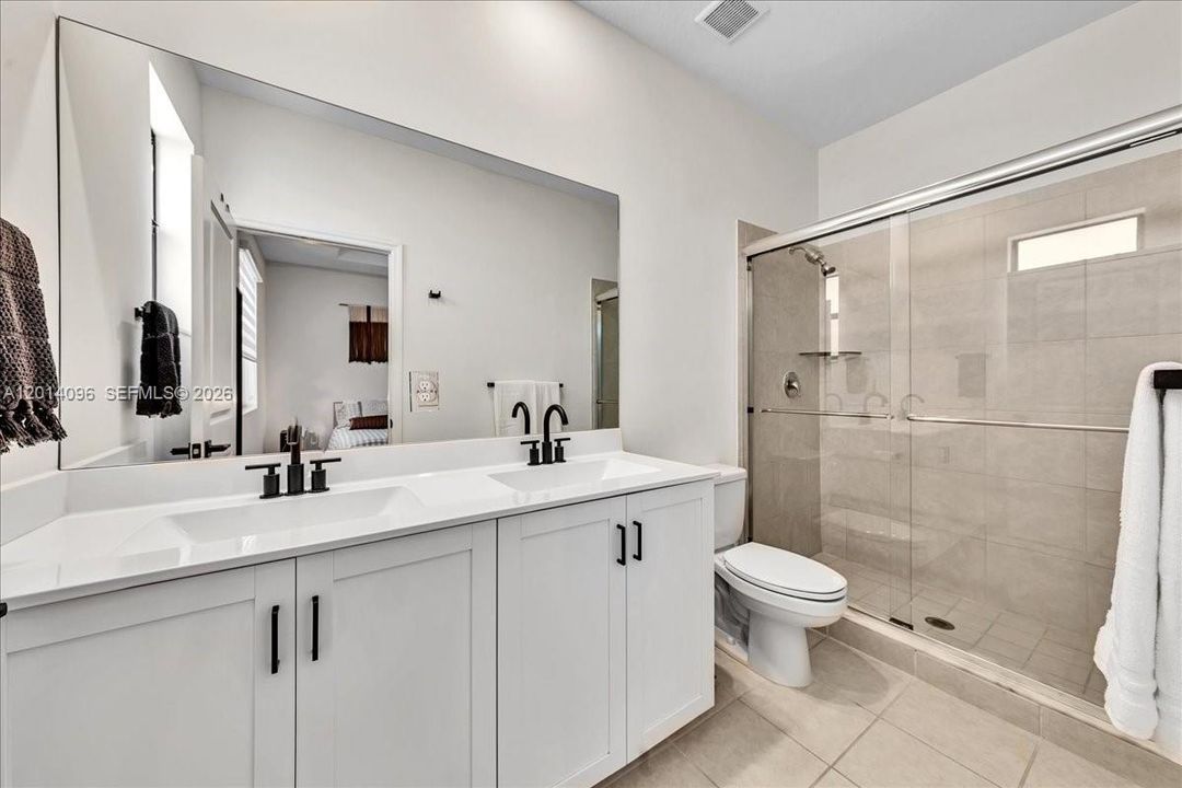 Active With Contract: $3,200 (3 beds, 3 baths, 1320 Square Feet)