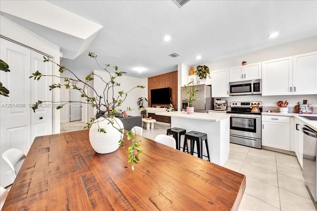 Active With Contract: $3,200 (3 beds, 3 baths, 1320 Square Feet)