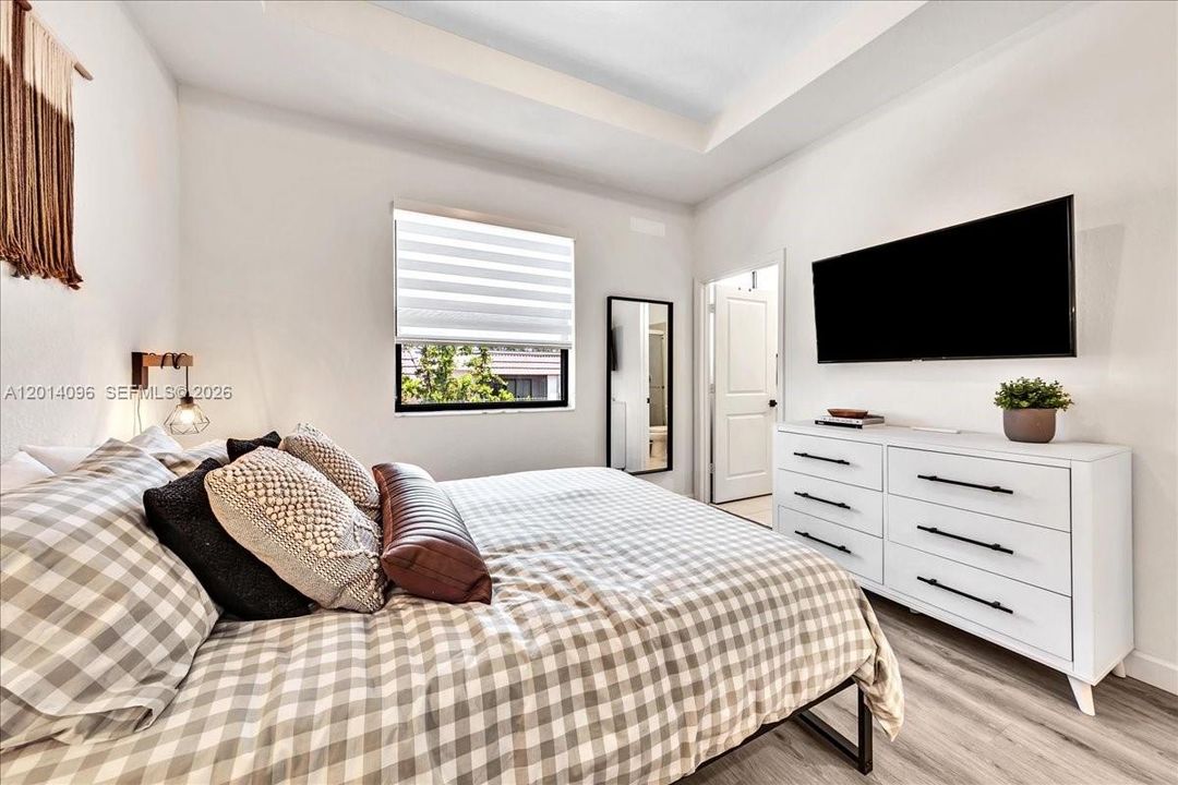 Active With Contract: $3,200 (3 beds, 3 baths, 1320 Square Feet)