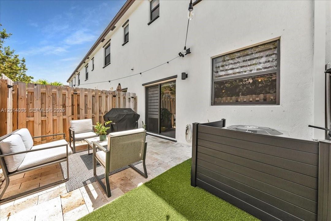 Active With Contract: $3,200 (3 beds, 3 baths, 1320 Square Feet)
