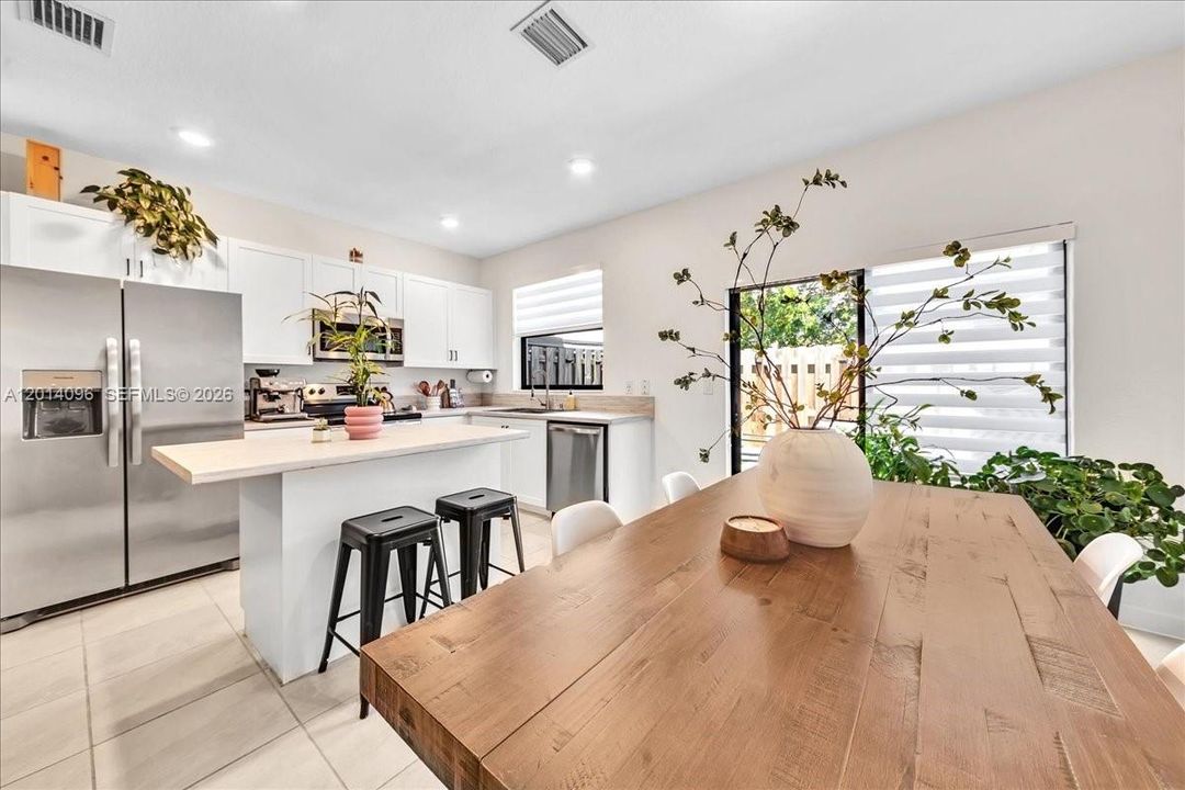 Active With Contract: $3,200 (3 beds, 3 baths, 1320 Square Feet)