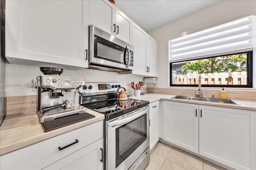 Active With Contract: $3,200 (3 beds, 3 baths, 1320 Square Feet)