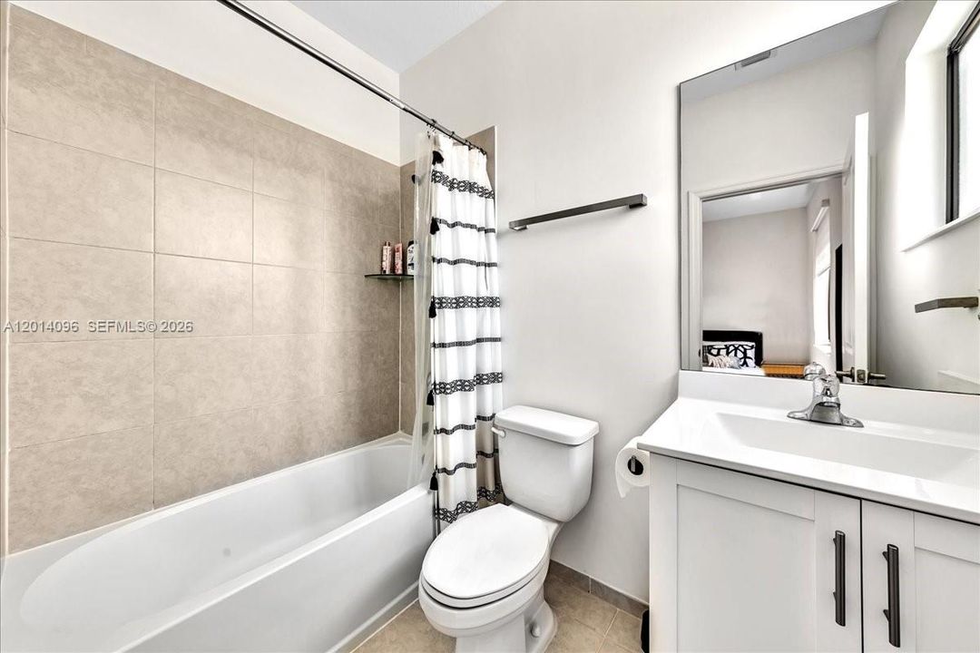 Active With Contract: $3,200 (3 beds, 3 baths, 1320 Square Feet)