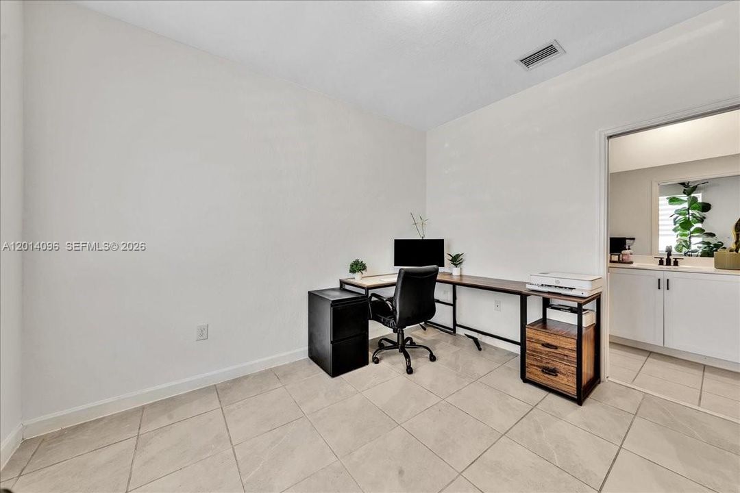 Active With Contract: $3,200 (3 beds, 3 baths, 1320 Square Feet)
