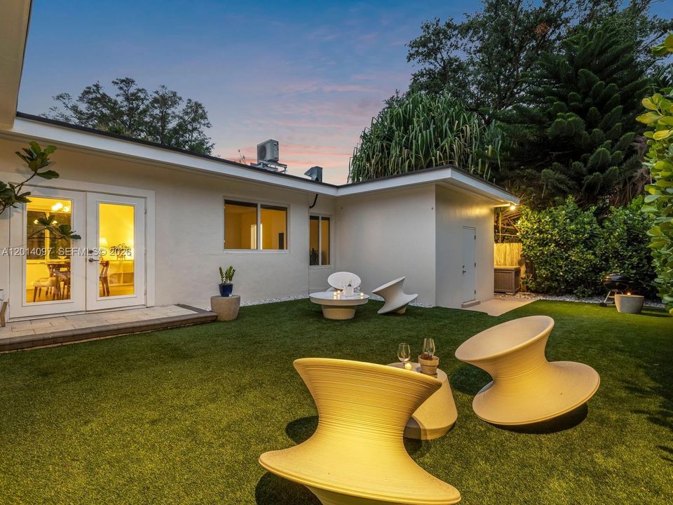 Activo con contrato: $1,295,000 (3 camas, 2 baños, 2257 Pies cuadrados)