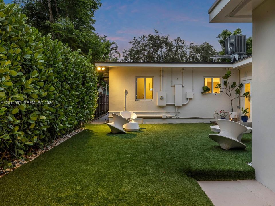 Activo con contrato: $1,295,000 (3 camas, 2 baños, 2257 Pies cuadrados)
