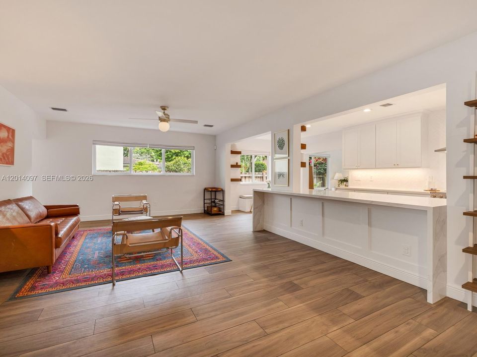 Activo con contrato: $1,295,000 (3 camas, 2 baños, 2257 Pies cuadrados)