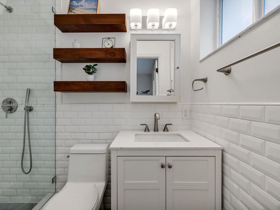 Primary En-suite Bath
