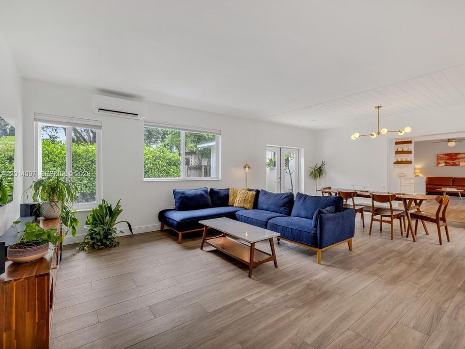 Activo con contrato: $1,295,000 (3 camas, 2 baños, 2257 Pies cuadrados)