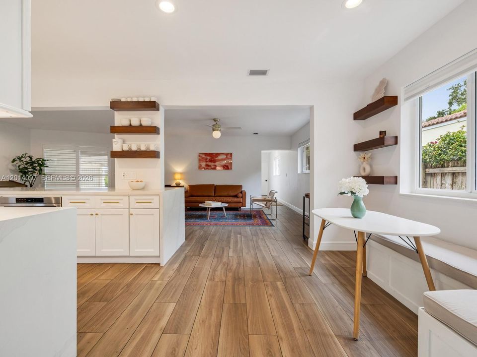 Activo con contrato: $1,295,000 (3 camas, 2 baños, 2257 Pies cuadrados)