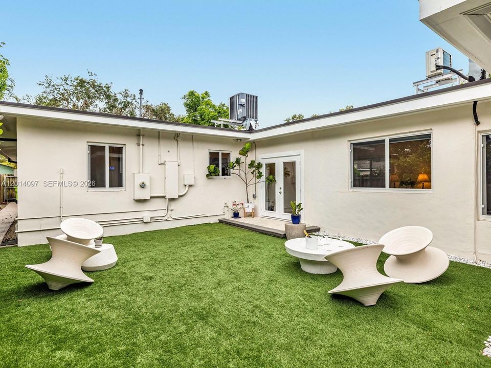 Activo con contrato: $1,295,000 (3 camas, 2 baños, 2257 Pies cuadrados)