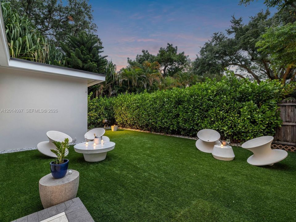 Activo con contrato: $1,295,000 (3 camas, 2 baños, 2257 Pies cuadrados)