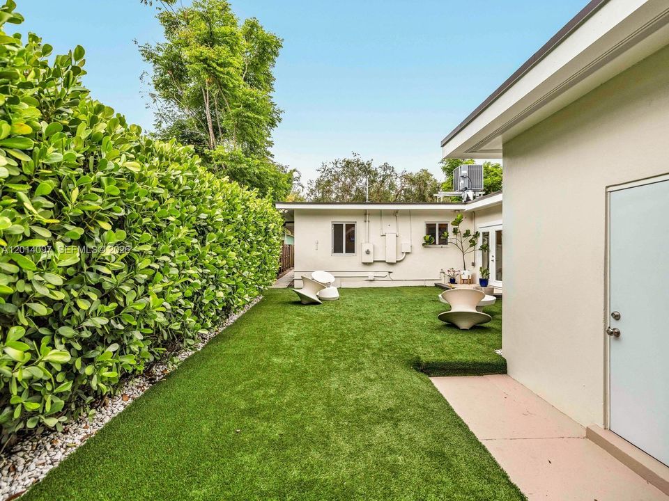 Activo con contrato: $1,295,000 (3 camas, 2 baños, 2257 Pies cuadrados)