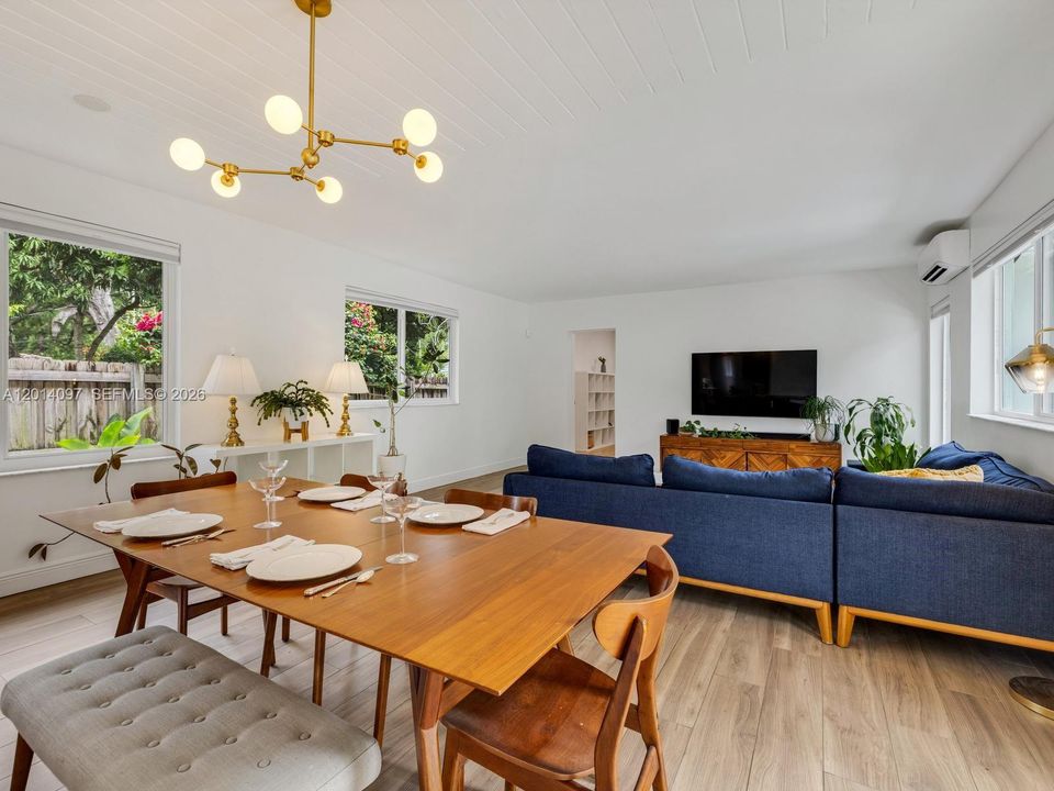 Activo con contrato: $1,295,000 (3 camas, 2 baños, 2257 Pies cuadrados)
