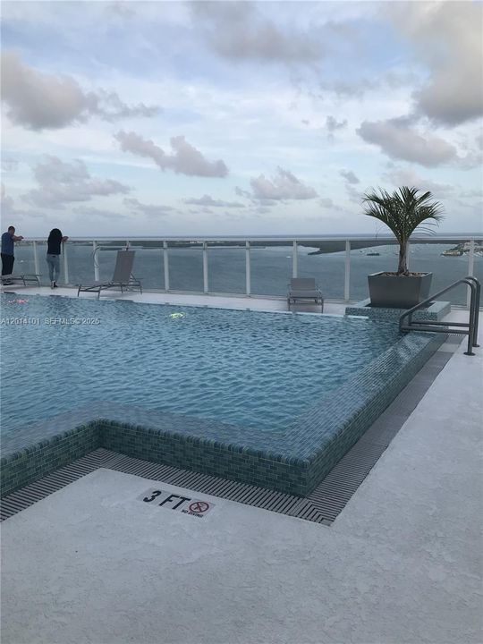 Activo con contrato: $395,000 (1 camas, 1 baños, 826 Pies cuadrados)
