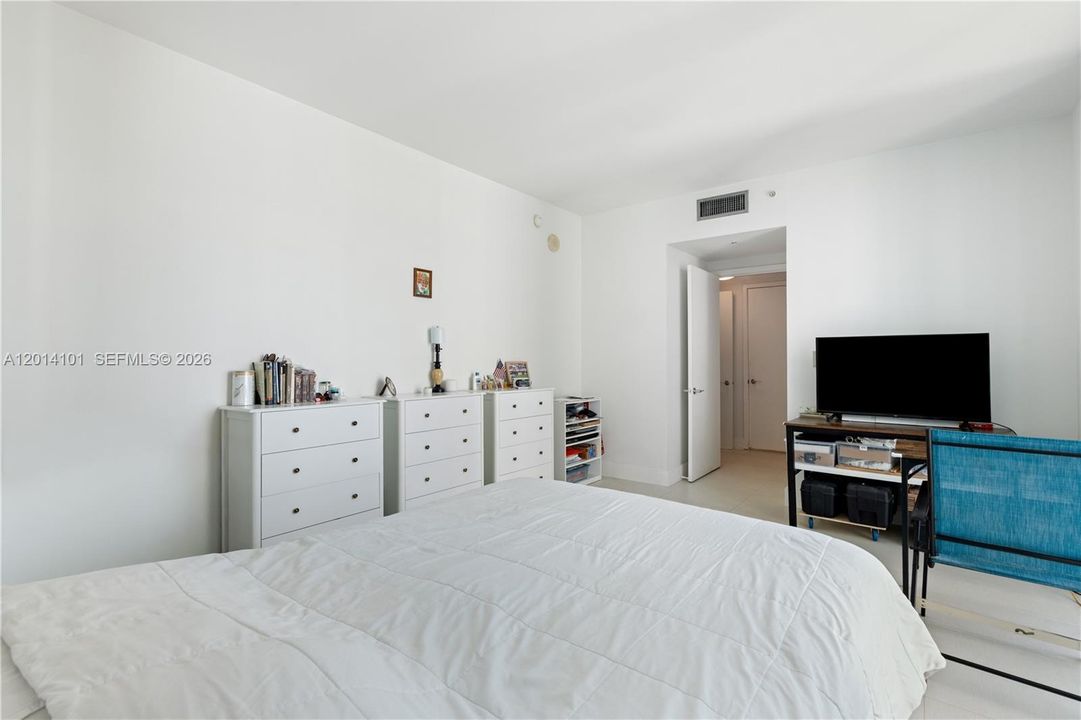 Activo con contrato: $395,000 (1 camas, 1 baños, 826 Pies cuadrados)