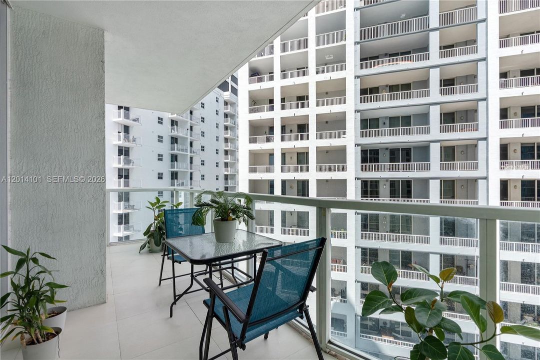 Activo con contrato: $395,000 (1 camas, 1 baños, 826 Pies cuadrados)