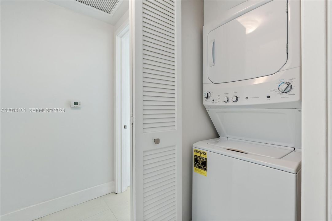 Activo con contrato: $395,000 (1 camas, 1 baños, 826 Pies cuadrados)