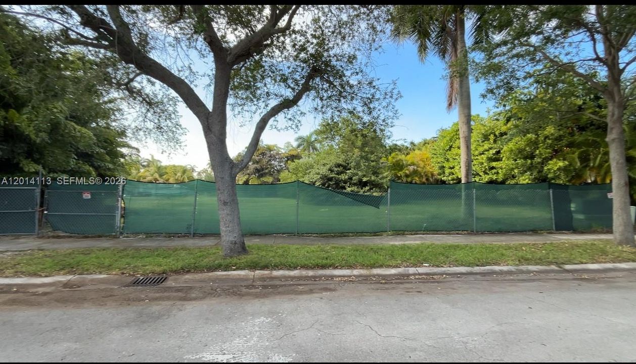 合同活跃: $2,450,000 (0.29 acres)