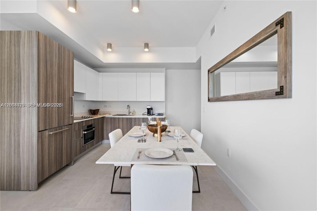 For Sale: $540,000 (1 beds, 1 baths, 571 Square Feet)