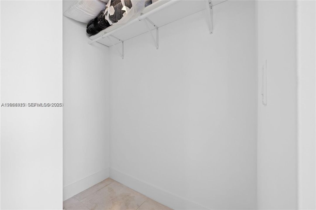 For Sale: $540,000 (1 beds, 1 baths, 571 Square Feet)