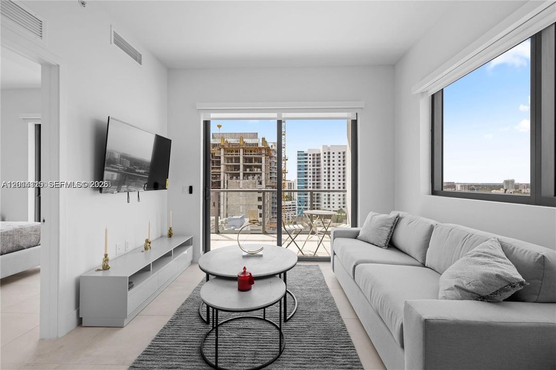 For Sale: $540,000 (1 beds, 1 baths, 571 Square Feet)