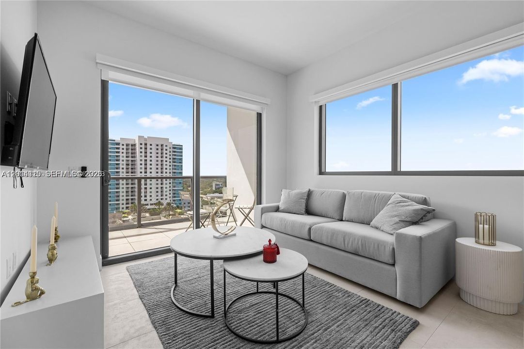 For Sale: $540,000 (1 beds, 1 baths, 571 Square Feet)