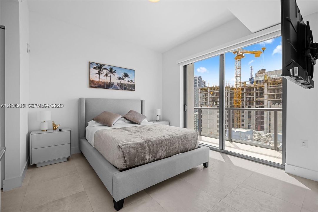 For Sale: $540,000 (1 beds, 1 baths, 571 Square Feet)