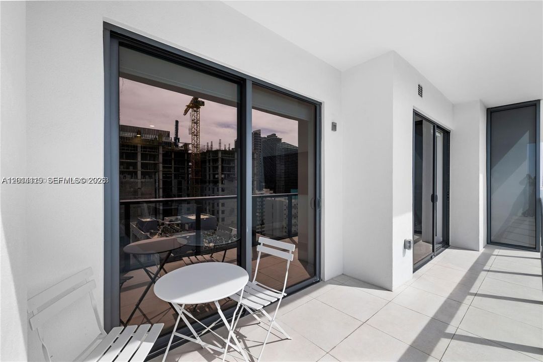For Sale: $540,000 (1 beds, 1 baths, 571 Square Feet)