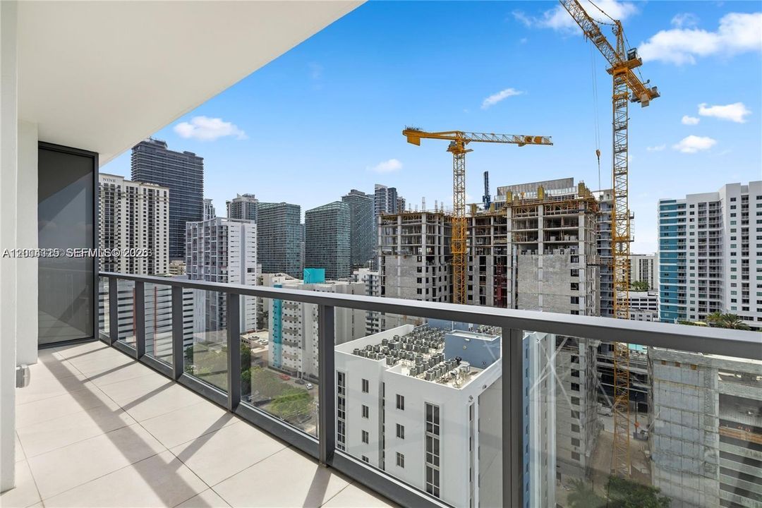 For Sale: $540,000 (1 beds, 1 baths, 571 Square Feet)