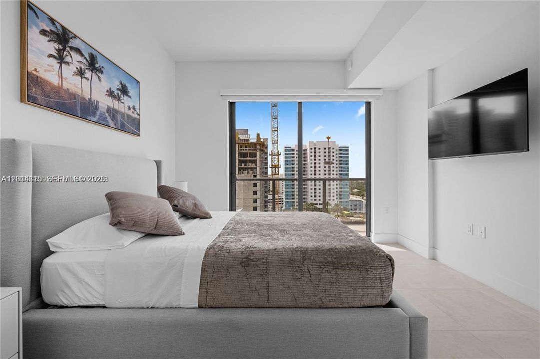 For Sale: $540,000 (1 beds, 1 baths, 571 Square Feet)