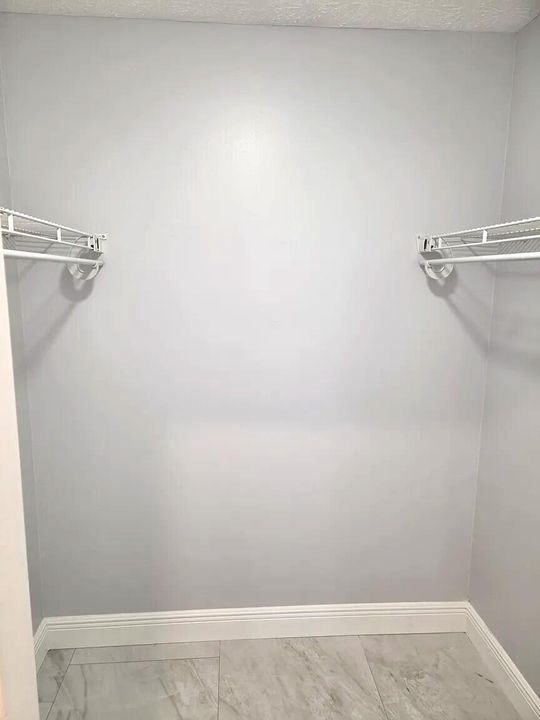WALK-IN IN MAIN BEDROOM