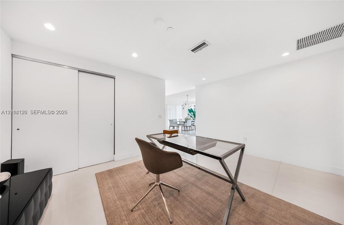 Activo con contrato: $12,500 (5 camas, 5 baños, 4684 Pies cuadrados)