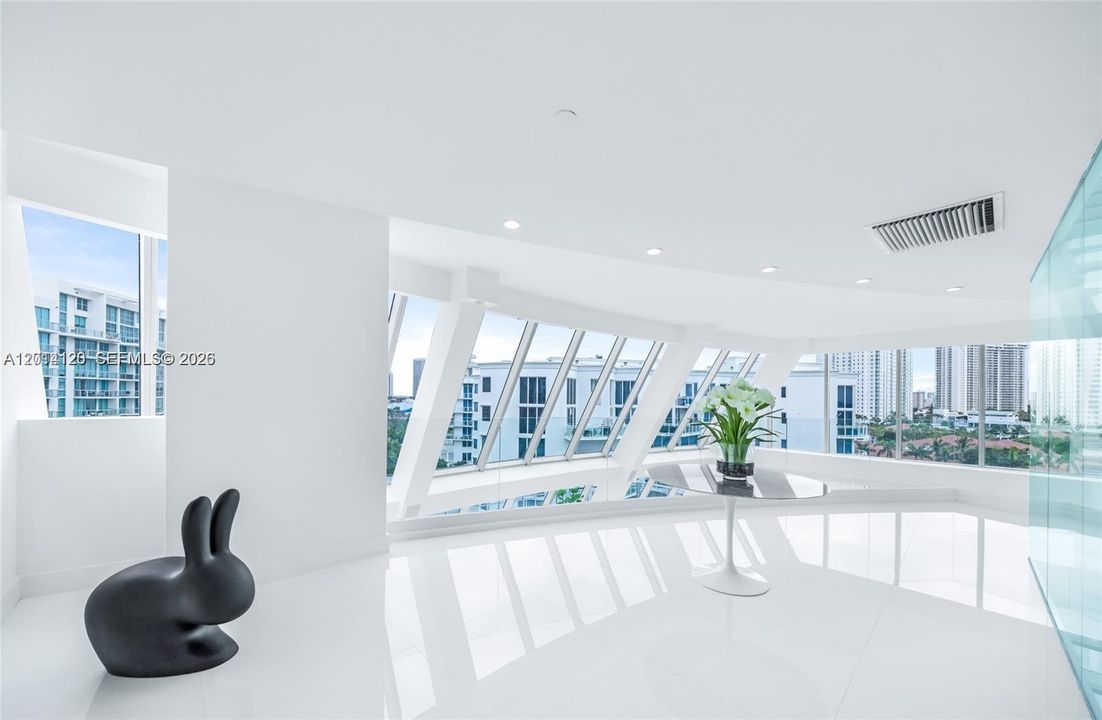 Activo con contrato: $12,500 (5 camas, 5 baños, 4684 Pies cuadrados)
