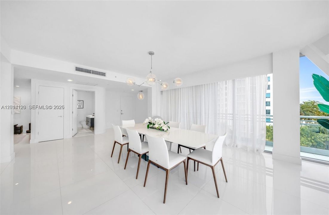 Activo con contrato: $12,500 (5 camas, 5 baños, 4684 Pies cuadrados)