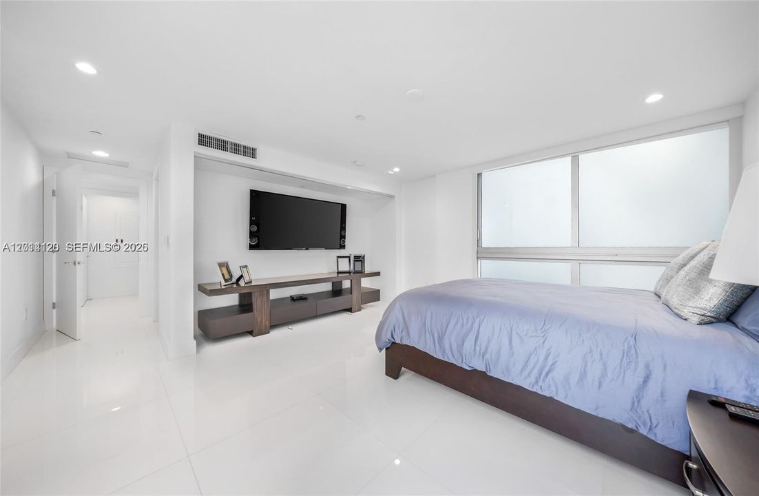 Activo con contrato: $12,500 (5 camas, 5 baños, 4684 Pies cuadrados)
