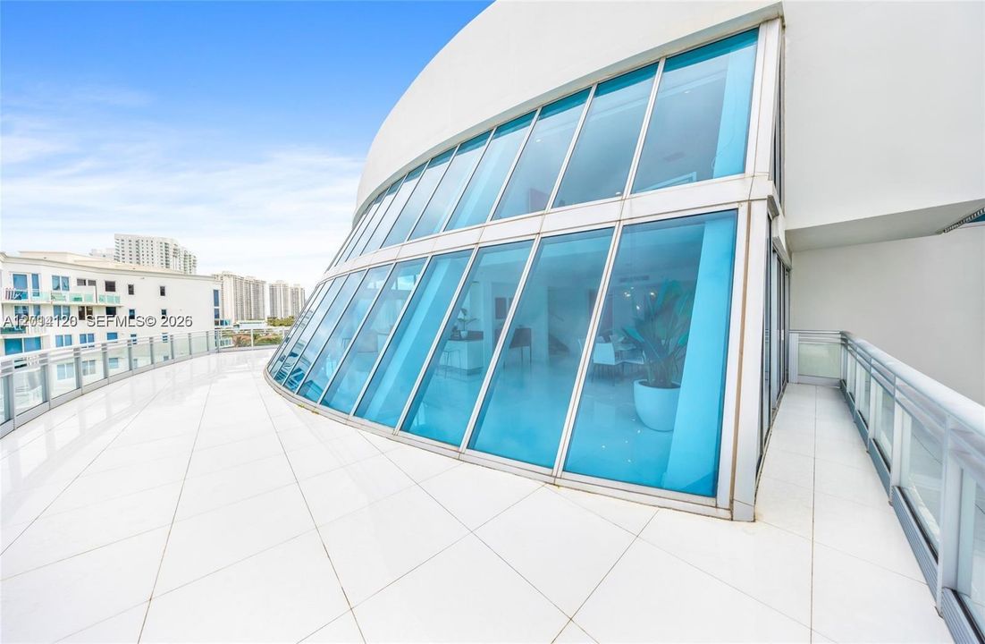 Activo con contrato: $12,500 (5 camas, 5 baños, 4684 Pies cuadrados)