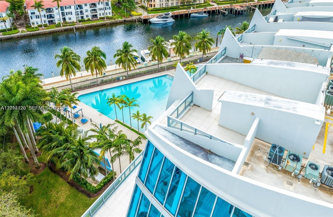 Activo con contrato: $12,500 (5 camas, 5 baños, 4684 Pies cuadrados)