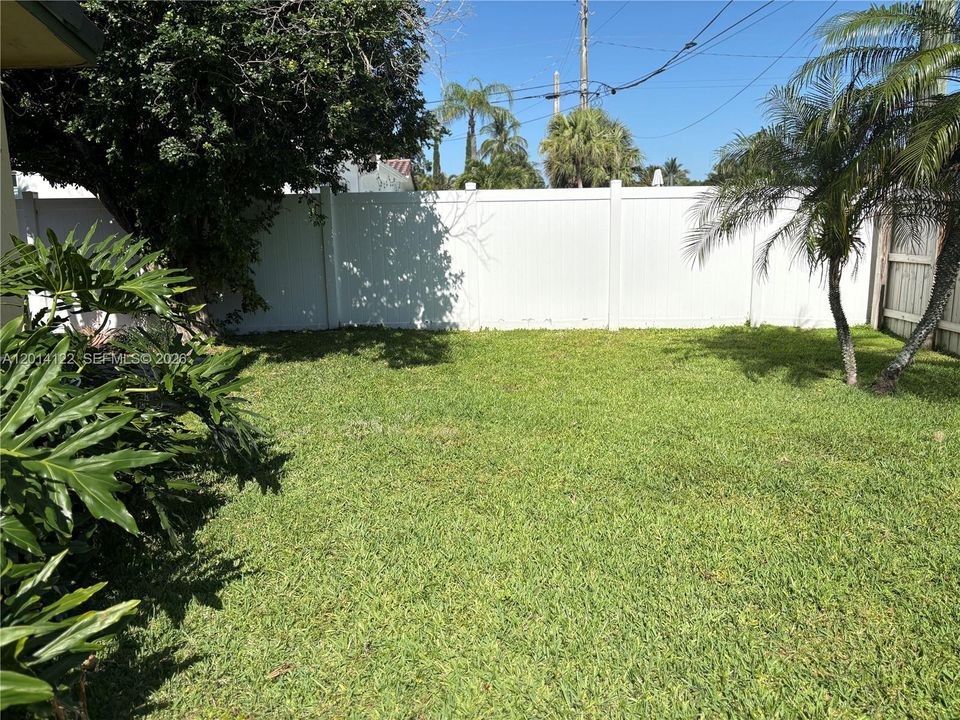 Activo con contrato: $899,000 (3 camas, 2 baños, 1833 Pies cuadrados)