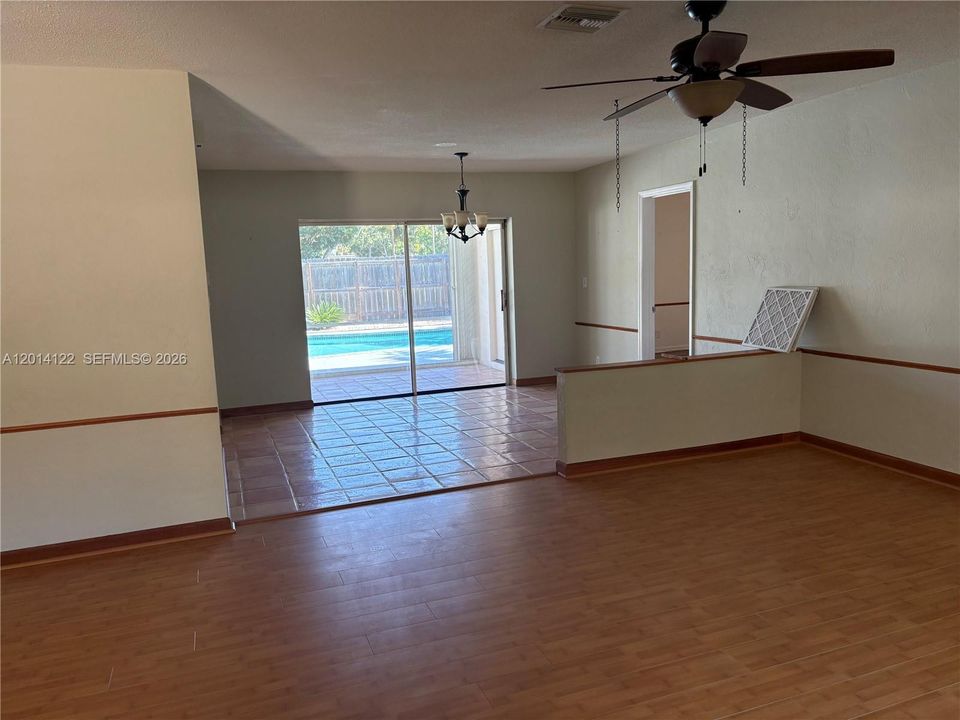 Activo con contrato: $899,000 (3 camas, 2 baños, 1833 Pies cuadrados)