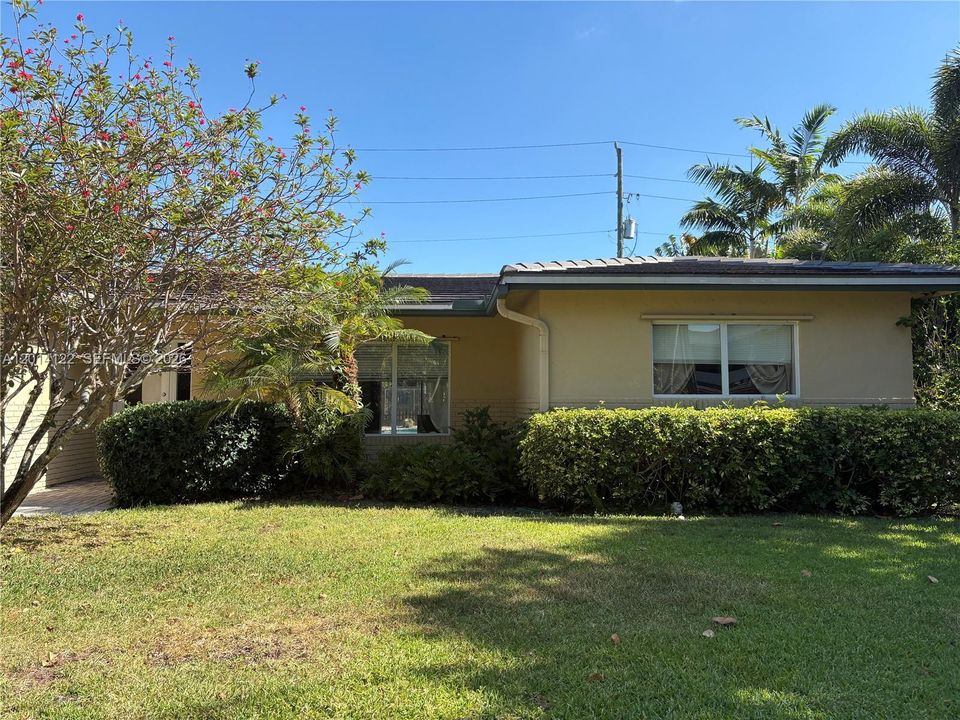 Activo con contrato: $899,000 (3 camas, 2 baños, 1833 Pies cuadrados)