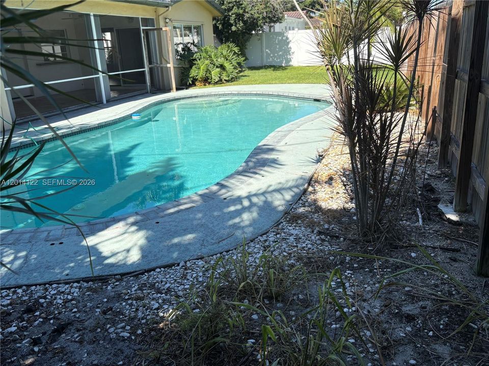 Activo con contrato: $899,000 (3 camas, 2 baños, 1833 Pies cuadrados)