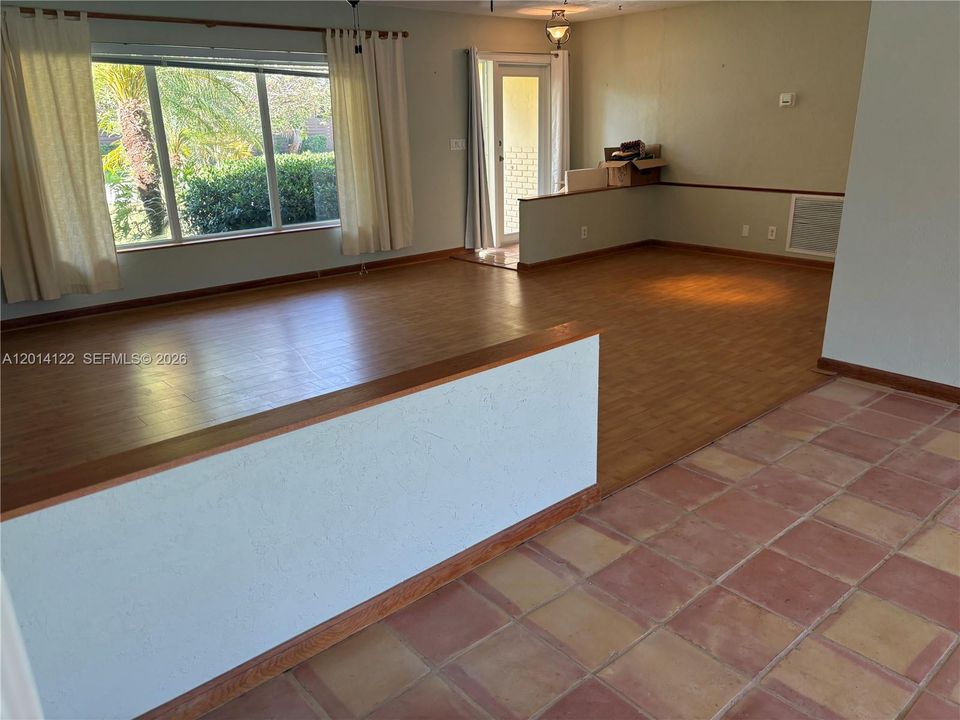 Activo con contrato: $899,000 (3 camas, 2 baños, 1833 Pies cuadrados)