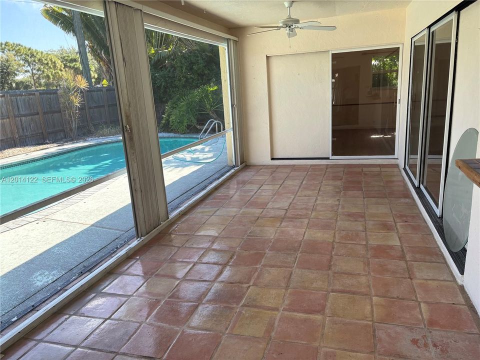 Activo con contrato: $899,000 (3 camas, 2 baños, 1833 Pies cuadrados)