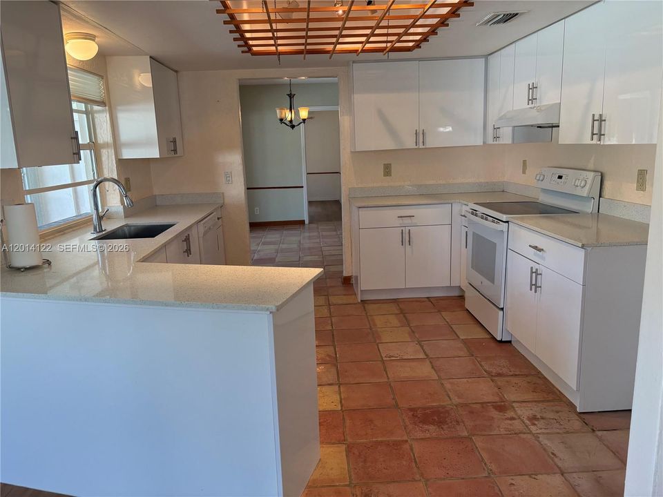 Activo con contrato: $899,000 (3 camas, 2 baños, 1833 Pies cuadrados)