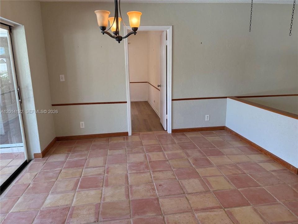 Activo con contrato: $899,000 (3 camas, 2 baños, 1833 Pies cuadrados)