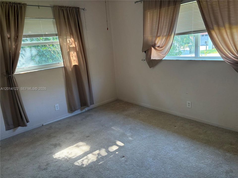Activo con contrato: $899,000 (3 camas, 2 baños, 1833 Pies cuadrados)