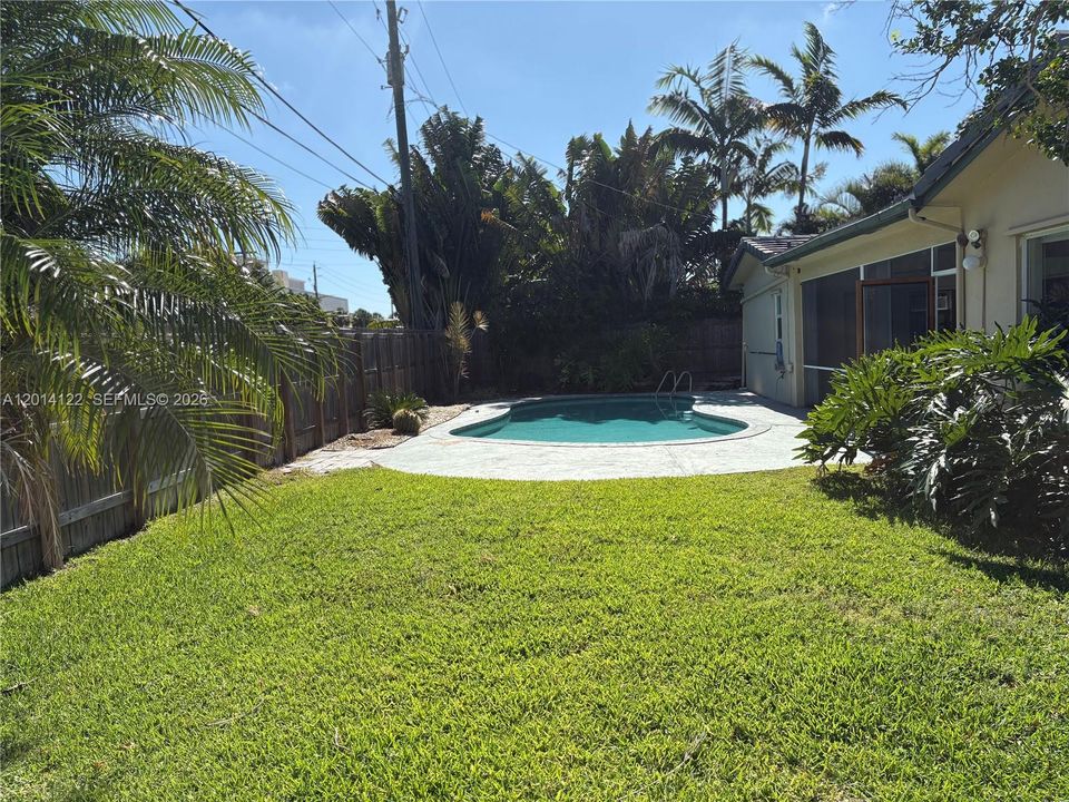 Activo con contrato: $899,000 (3 camas, 2 baños, 1833 Pies cuadrados)
